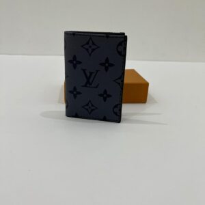 اسود فاتح شعار وردة