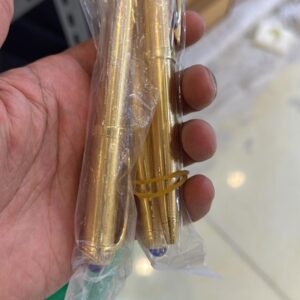 ذهبي كبير من فوق ازرق